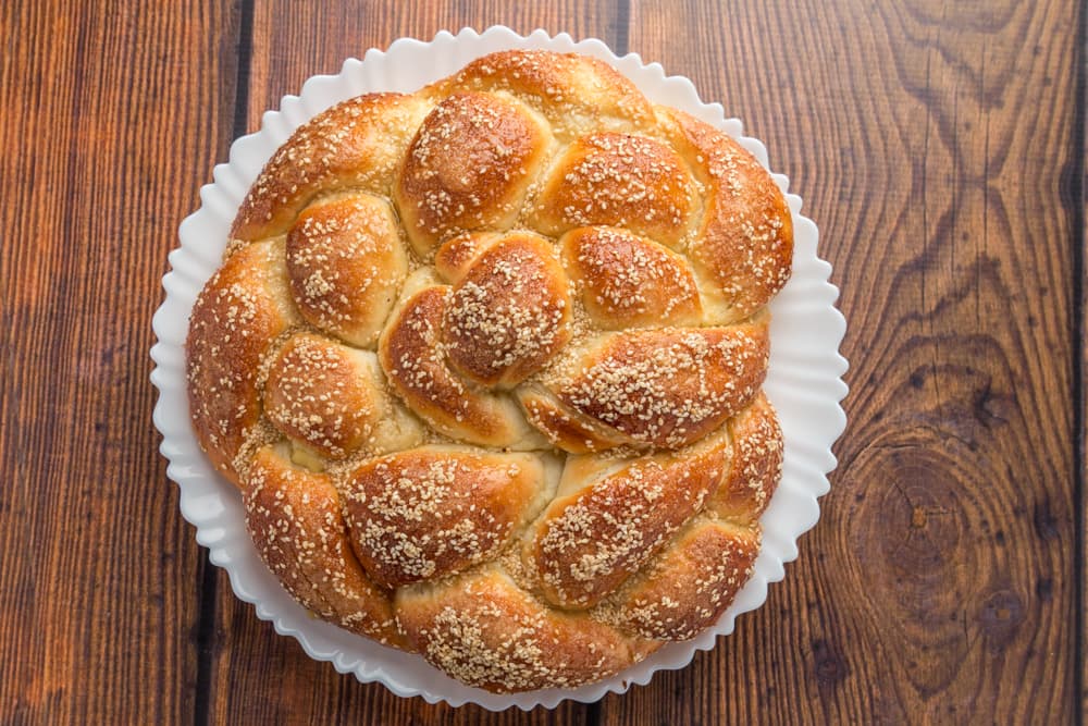 خبزة مضفرة بجبنة كريمية